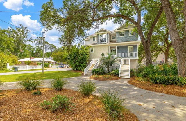 Gorgeous, family-perfect 3BR.3BA home with pool in the heart of St Simons Island