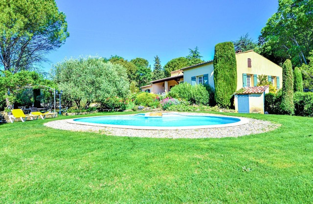 Gorgeous home in Montaren et St Mediers