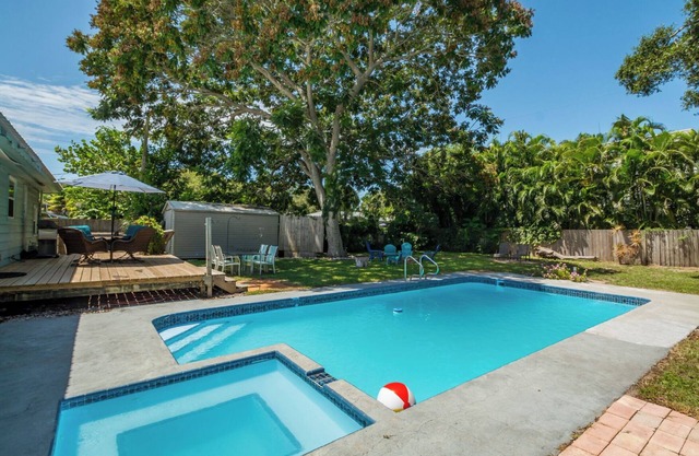 Gorgeous Heated Pool and Spa by Downtown & Beaches