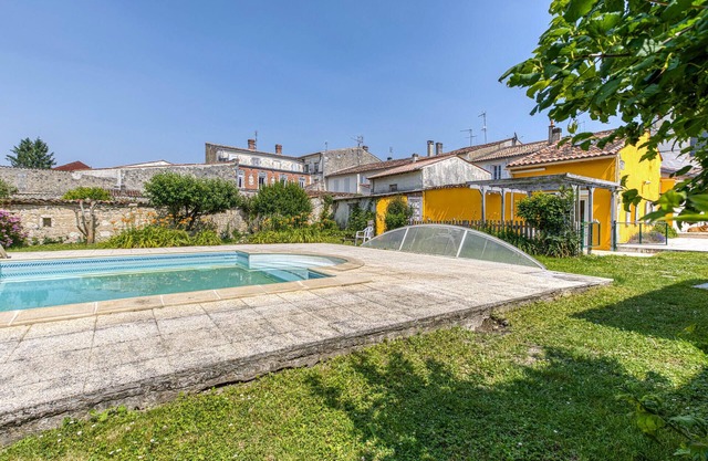 Gorgeous home in Saint-Jean-d'Angély