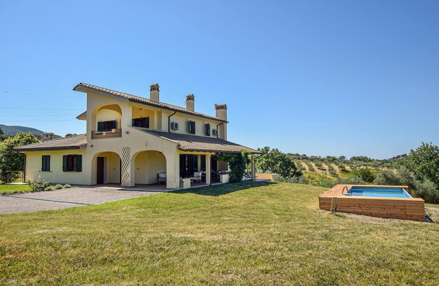 Gorgeous home in Casperia