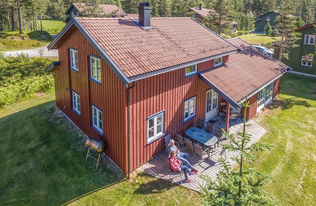 Gorgeous home in Dølemo with sauna