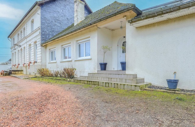 Gorgeous home in Fléchin with Wi-Fi
