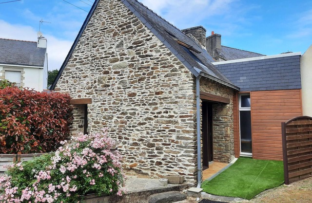 Gorgeous home in Moelan sur Mer
