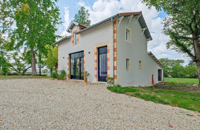 Gorgeous home in Gans with kitchen