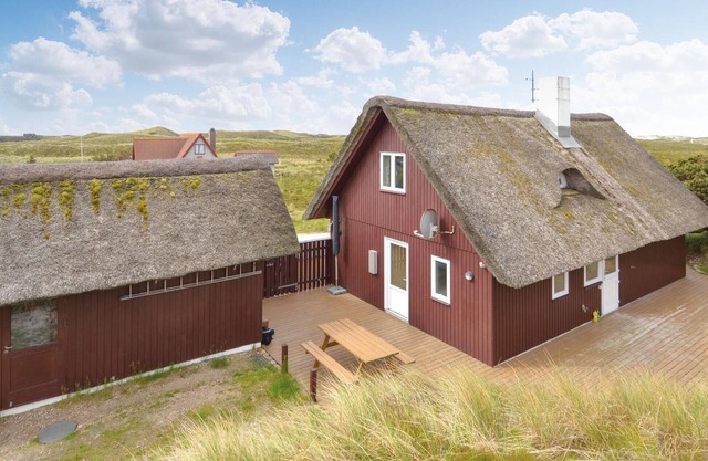 Gorgeous home in Hvide Sande with WiFi