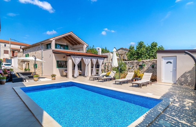 Gorgeous home in Kresini with WiFi