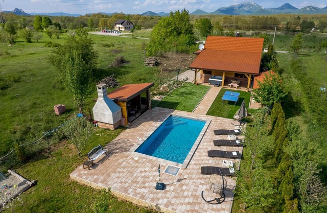 Gorgeous home in Lovinac with sauna