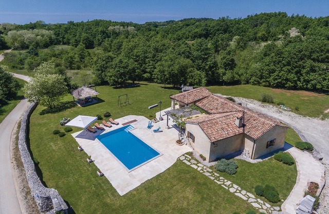 Gorgeous home in Pazin