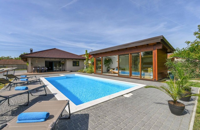 Gorgeous home in Puscine with sauna