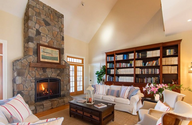 GORGEOUS HOME w/FANTASTIC VIEWS-10 MINS TO CAMDEN!