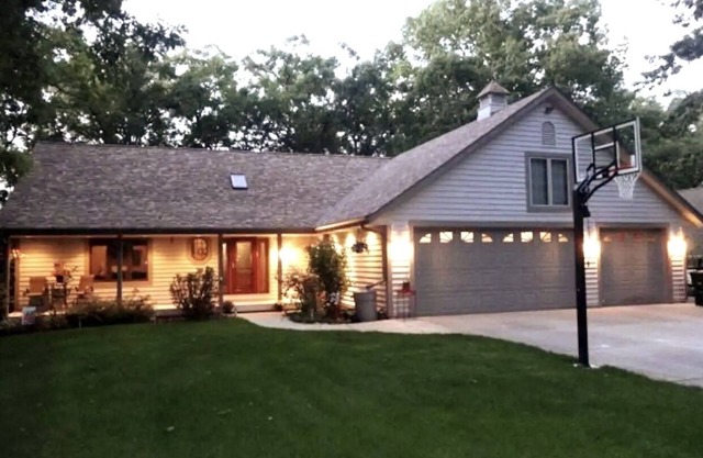 Gorgeous Lake Home Retreat!!