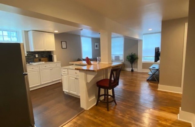 GORGEOUS NEW RENNOVATED APT! 1 month or more! Calling TRAVEL NURSES!
