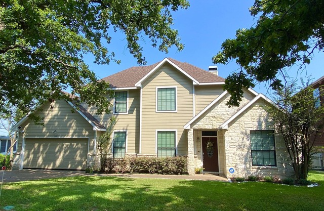 Gorgeous OPEN WATER views for a Summertime getaway. Great fishing! Sleeps 20