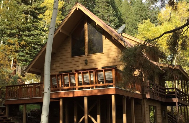 Gorgeous Ouray Cabin - Sleeps 10, Mountain View, Secluded, Convenient to town