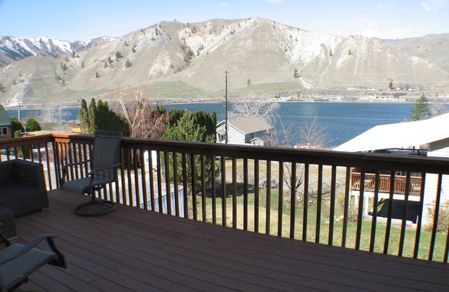 Gorgeous river view -Winter & Summer fun-