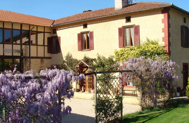 Gorgeous, spacious & well-equipped gite in the heart of SW France
