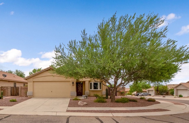 Gorgeous Vacation Home - Trails, Golf & Dining