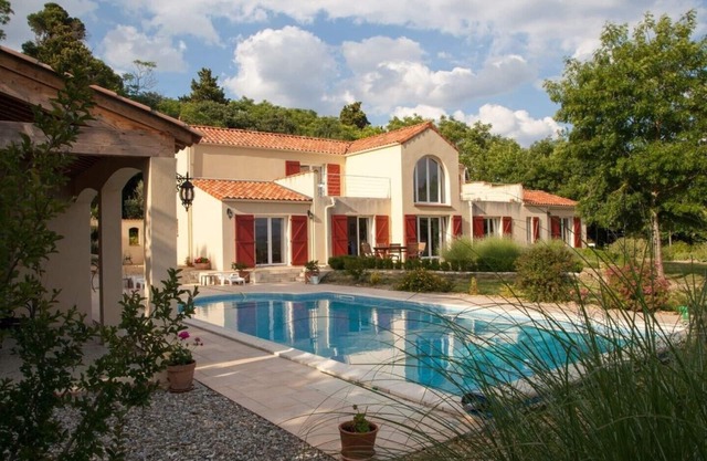 Gorgeous villa with full-sized pool, ensuite bedrooms and breathtaking views.