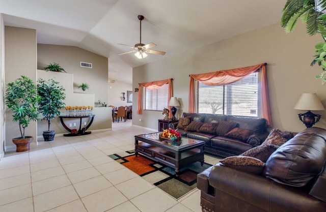 Gorgeous Vistas @ Casa Grande. RV parking, Horse Property, near Hiking Trails.