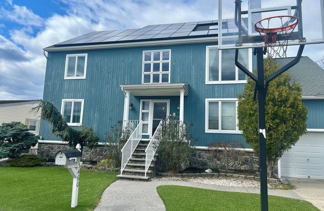 Gorgeous waterfront 5-bedroom lagoon getaway, 7 minutes from Seaside beaches!