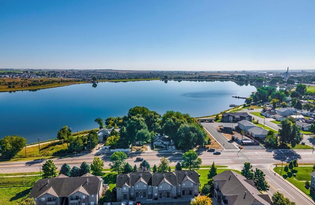 Gorgeous Windsor Lake Townhome - 2 Bed, 1 1/2 Bath