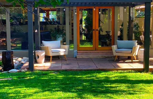 Gorgeous Zen Retreat Home, Tranquil Garden & Hot Tub, Close to Hiking Trails