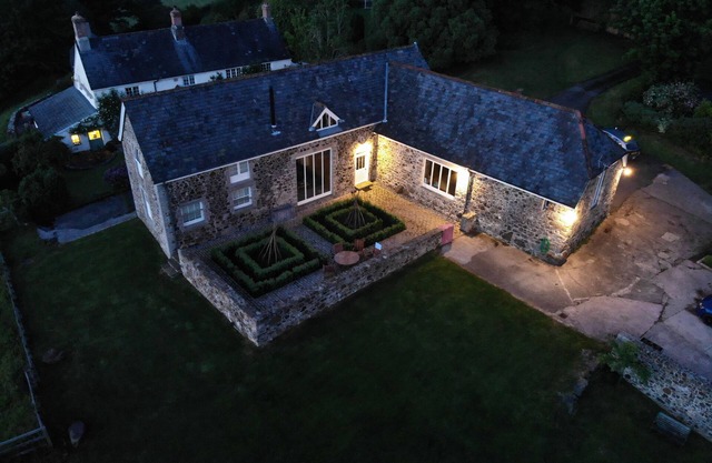 Grade II Listed Stone Barn within Dartmoor
