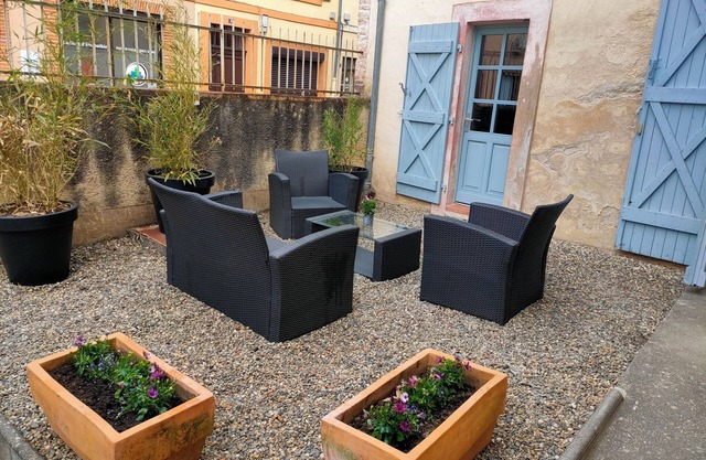 Grand Appartement Avec Cour, Idéal Pour les Familles. Animaux Acceptés !