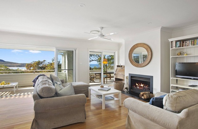 Grand Beachviews at Killcare - pet friendly and AC