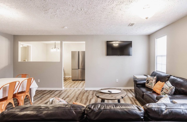 Grand Park, Westfield, Space For Entire Team, Sleeps 30 comfortably. Unit B