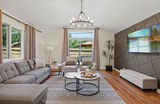 Grand Retreat/5 Bedrooms/Game Room