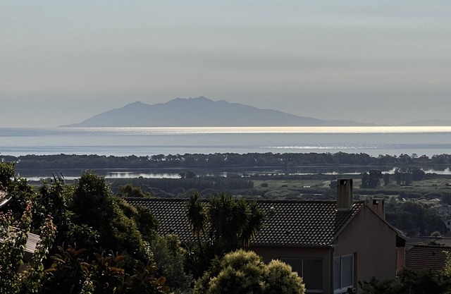 Grand t2 de 53m2 en rez de Villa. Entrée Indépendante, Jardin et Terrasse
