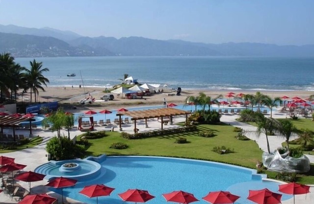 Grand Venetian, Oceanfront, 2 BR/2 BA, Huge Terrace/Hot Tub