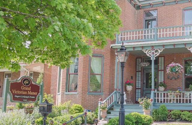 Grand Victorian Manor & Cottage
