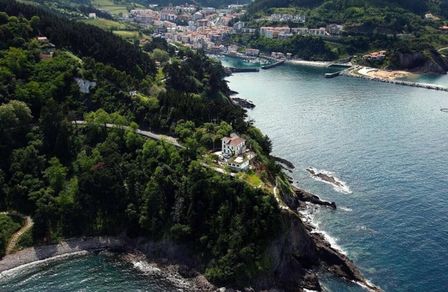 Grand villa on the Cantabrian Sea. Sweeping views, luxurious accommodation