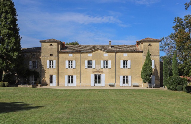 "Grande bastide du midi" in Ardèche -1h15 Lyon-exposé sud-terrasses-parc-piscine