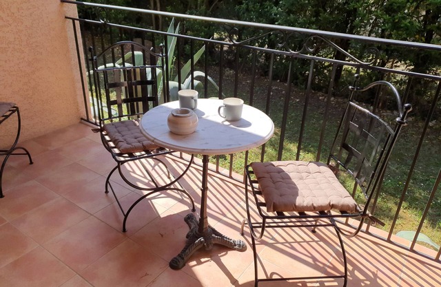 Grande Chambre D'hôtes Avec Terrasse au Calme. Animaux de Compagnie Acceptés