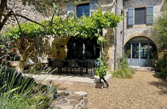 Grande Maison de Village au Calme Entre Uzès et Nîmes