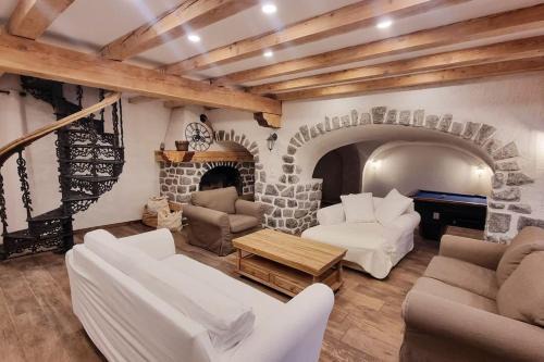 Grande Maison au pied du Col