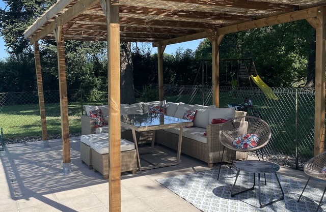 Grande Maison de Famille Avec Piscine Sécurisée Dans un Parc Arboré