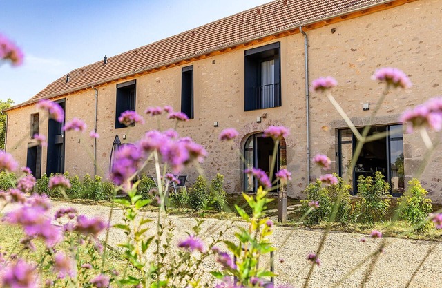Grange La Roca Masia - Les Iris, swimming pool, garden, 2 bedrooms 4/6 people
