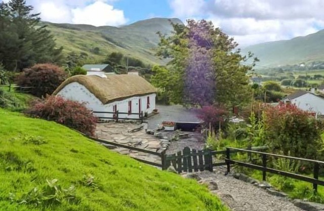 GRANNY KATE'S, character holiday cottage in Ardara, County Donegal