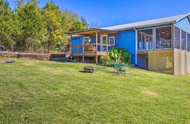 Granvilles Blue Cottage Porch and River View!