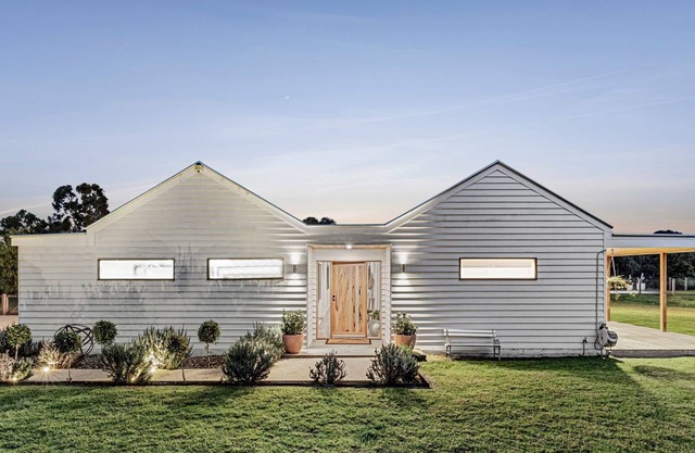 Grasslands Estate with Pool