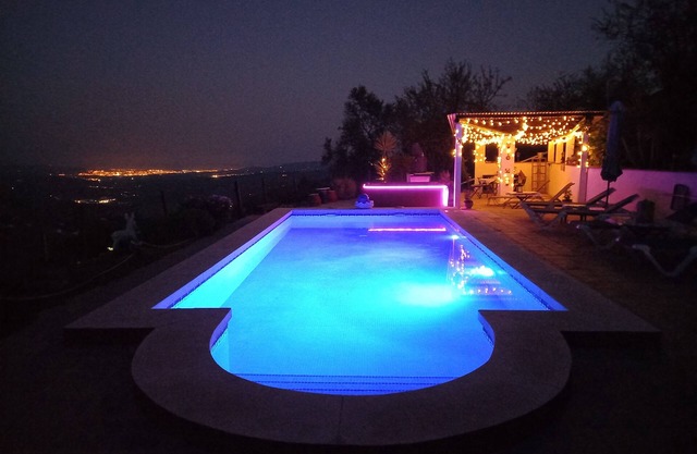 Great 2 Bedroom Apartment with wonderful views, Swimming Pool and Jacuzzi