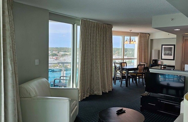 Great 2 BR on the ocean - Oceans One 908