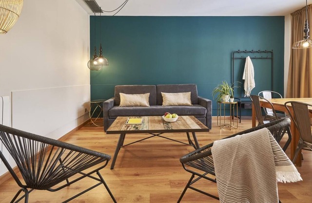 Great 3-bedroom apartment ideal for families near Sants Station