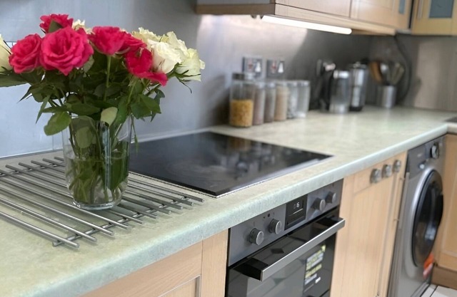 Great 5-Bedroom House in Thornton Road sleeps 14+