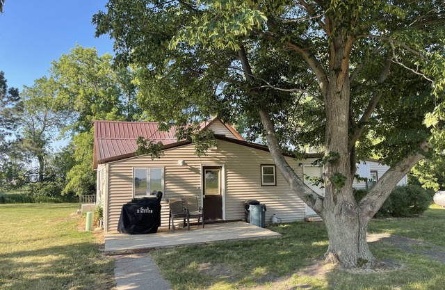 Great area for hunting and fishing, dog kennel on property